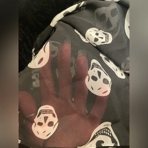 SHEER SKULLS ☠️ | Black & White Skull Print | Scarf (Brand New!) 💕✨ - Picture 10 of 12